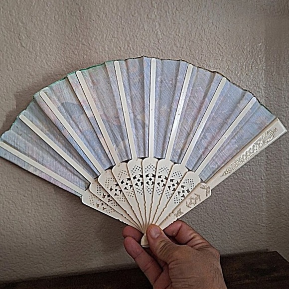 1990s Spanish Fabric Creme Colored Handheld Fan - Picture 3 of 12